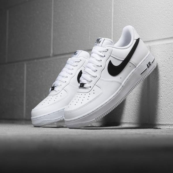 NIKE AIRFORCE 07 BLACK SWOOSH