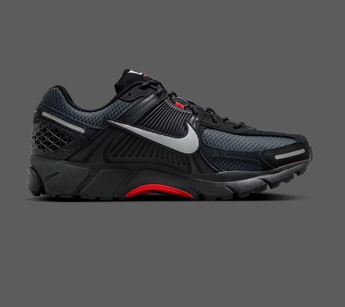 NIKE ZOOM VOMERO BRED SPIDER-MAN