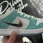 NIKE SB DUNK APRIL