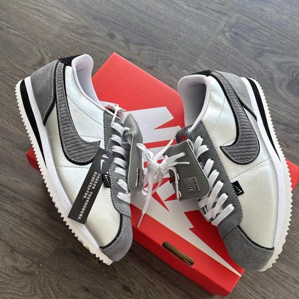 NIKE CORTEZ PETAL BAR