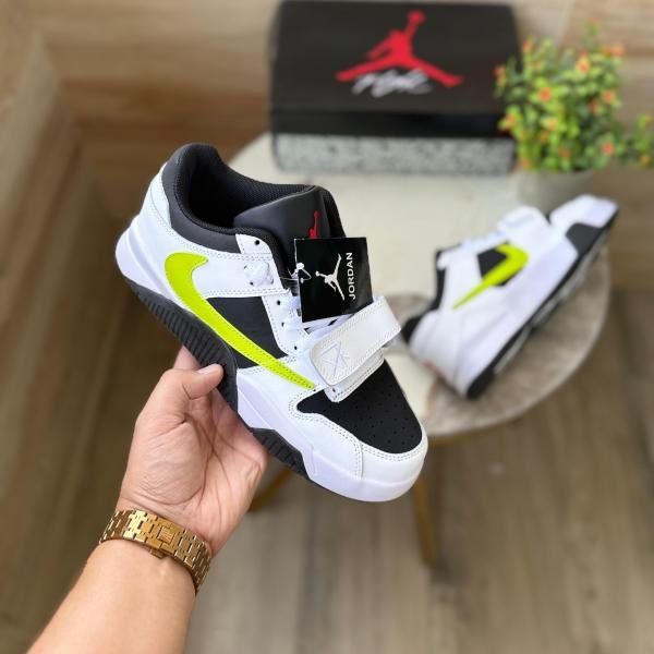 AIR JORDANS RETRO Travis Scott cut the check YELLOW