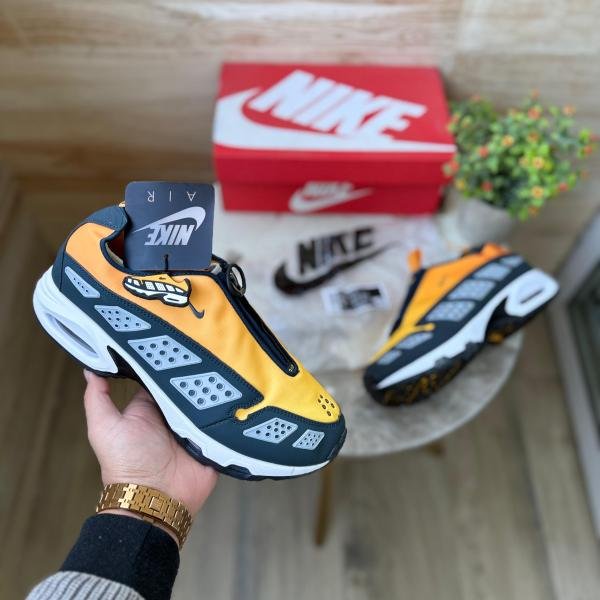 NIKE AIR MAX SNDR CANYON GOLD