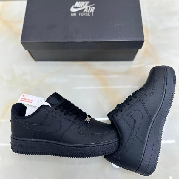 NIKE AIRFORCE ONE TRIPPLE BLACK