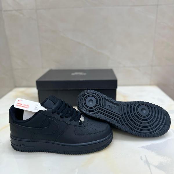 NIKE AIRFORCE ONE TRIPPLE BLACK