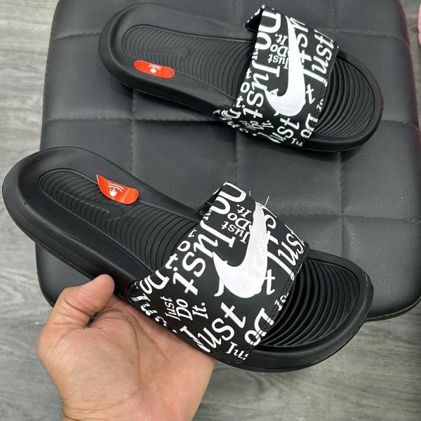 NIKE SLIPPERS