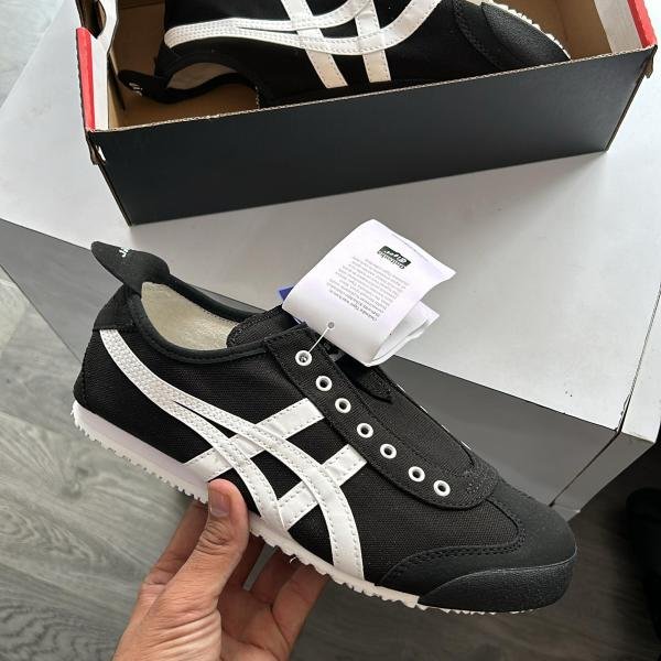 ONITSUKA TIGER SLIP ON