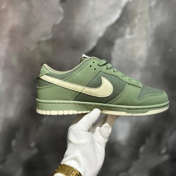 NIKE DUNK LOW RETRO PREMIUM OIL GREEN