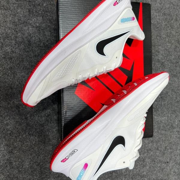 NIKE ZOOM GUIDE 10