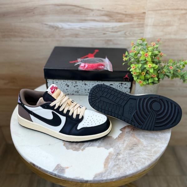 AIR JORDANS ONE MOCHA LOW