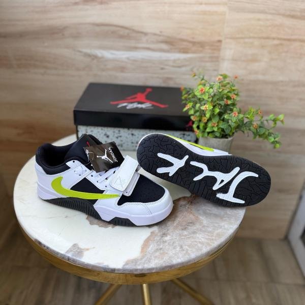 AIR JORDANS RETRO Travis Scott cut the check YELLOW