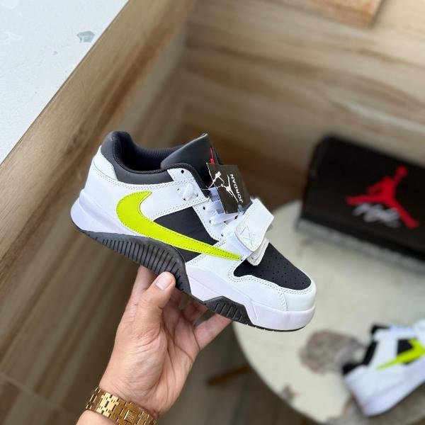 AIR JORDANS RETRO Travis Scott cut the check YELLOW