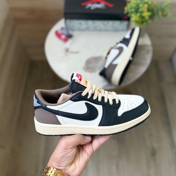 AIR JORDANS ONE MOCHA LOW