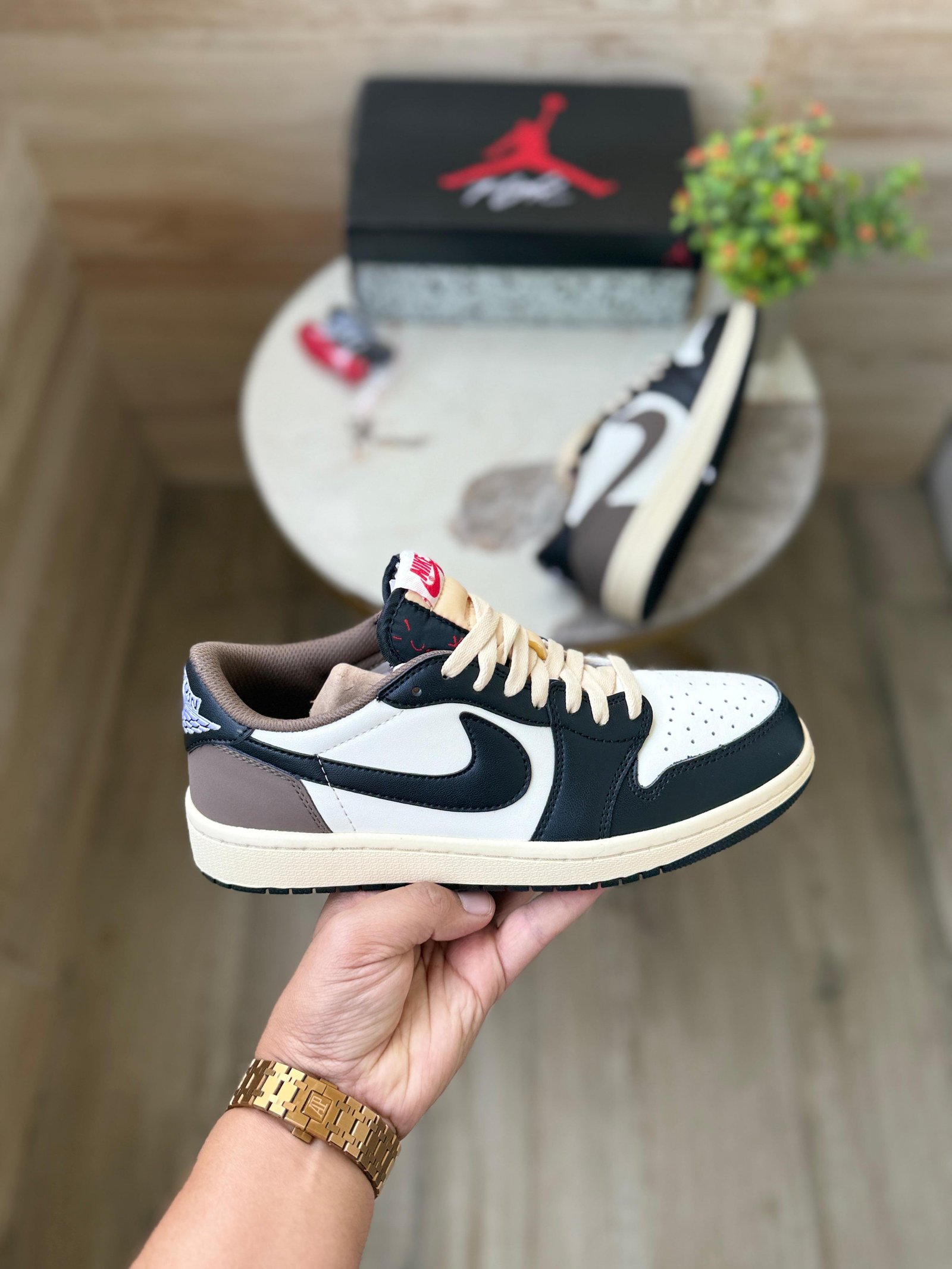AIR JORDANS ONE MOCHA LOW