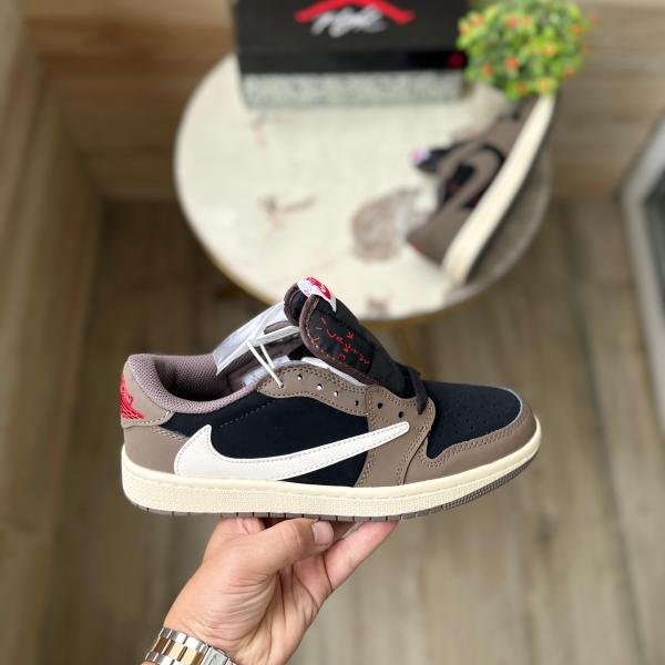AIR JORDANS RETRO ONE TRAVIS SCOTT LOW MOCHA