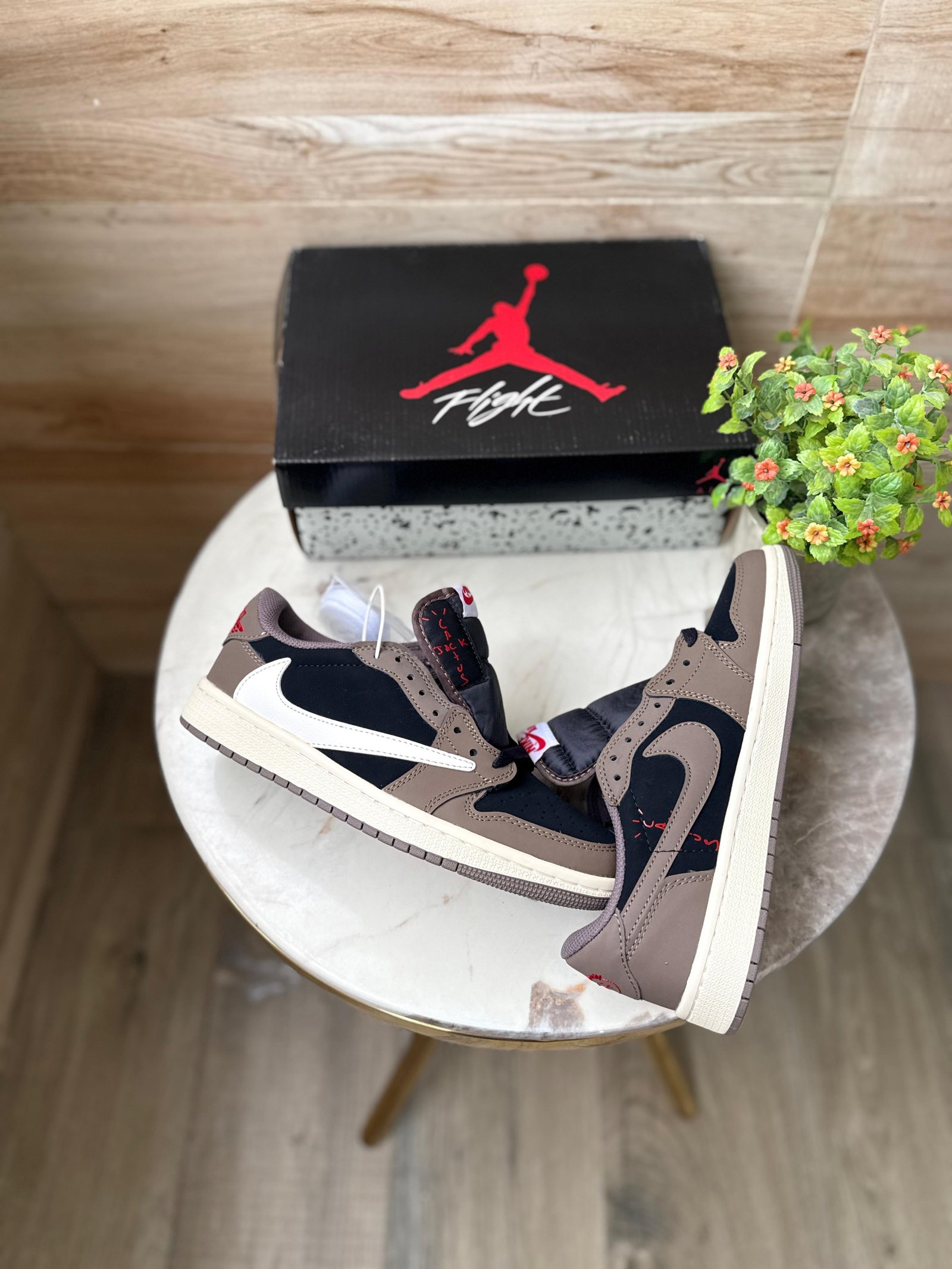 AIR JORDANS RETRO ONE TRAVIS SCOTT LOW MOCHA